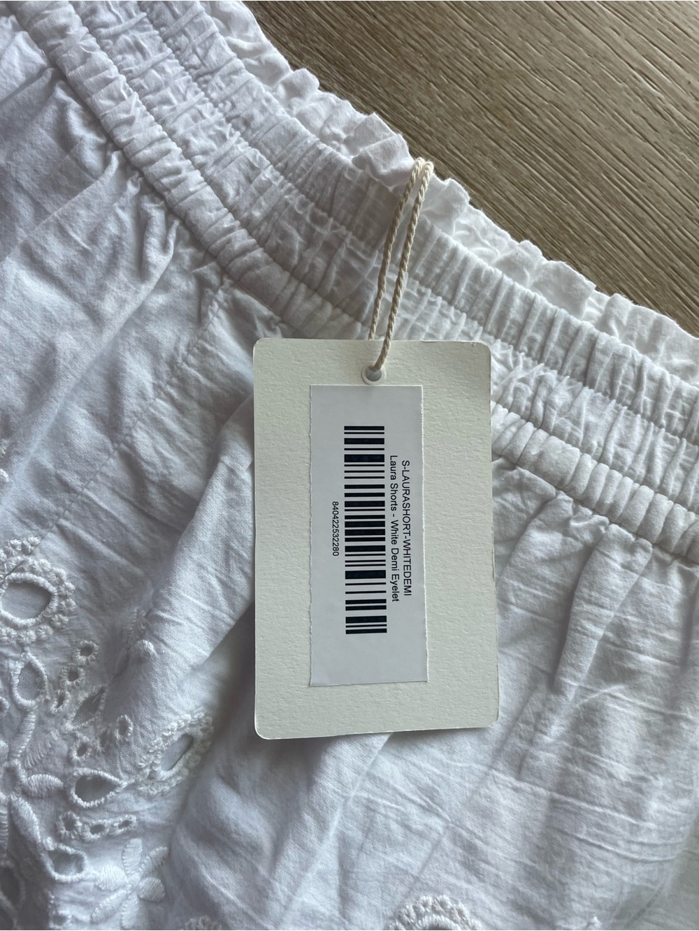 LAURA SHORTS - WHITE DEMI EYELET - Picture 6 of 7